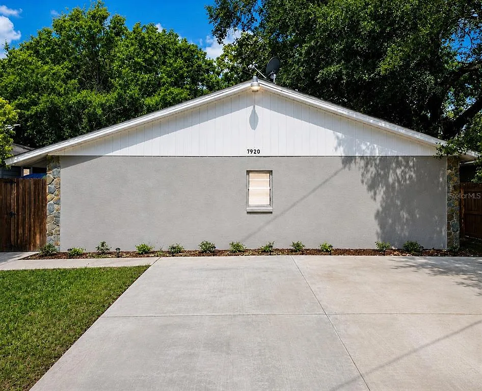 3 bed, 1.0 bath, 1715 sqft, $2,300 — Photo 1