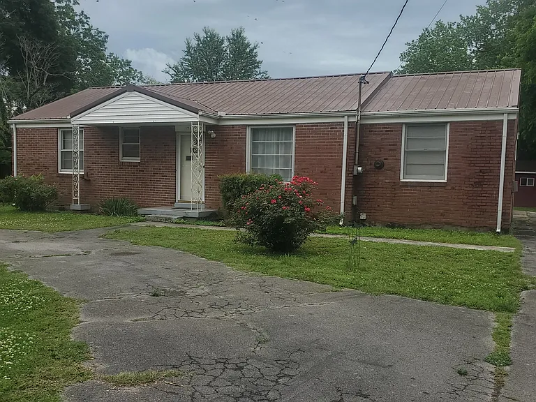 1714 Sherrill Blvd — Photo 1