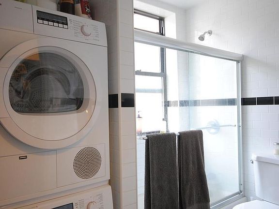 3rd image of 237 Henry St APT 4C