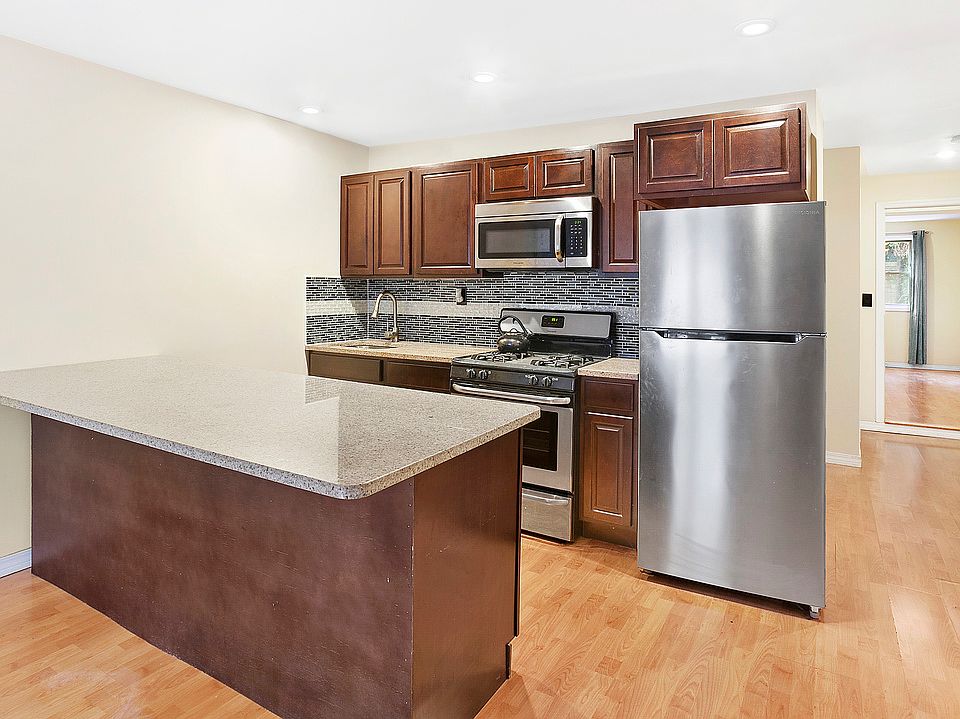 1st image of 760 Halsey St #1