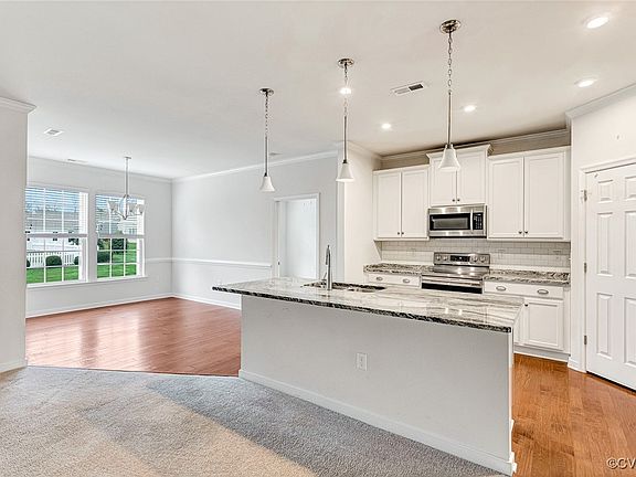 3rd image of 104 Ashford Hill Loop