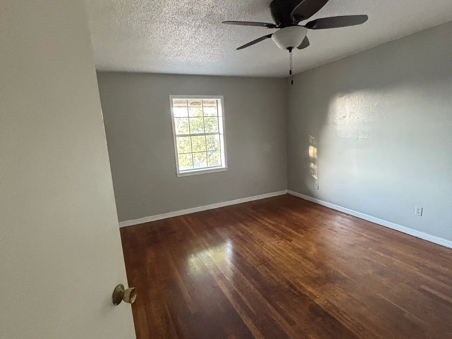 2 bed, 1200 sqft, $895 — Photo 3