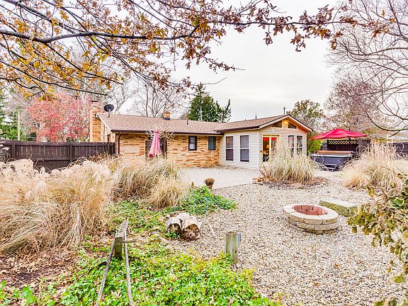 2 patios