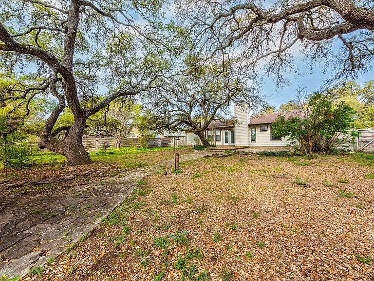 57 Woodcreek Dr — Photo 34