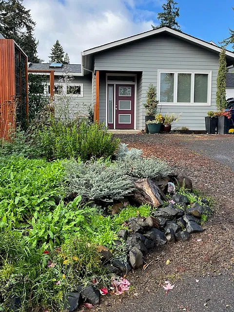 2 bed, 823 sqft, $2,400 — Photo 1