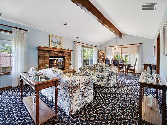 2nd image of 18 Queens Ct #18