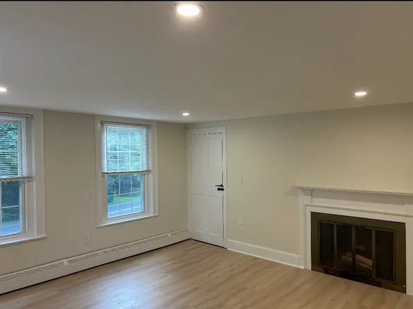 358-360 King St #B, Hanover, MA 02339