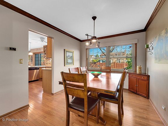 4th image of 1005 Oakwood Dr