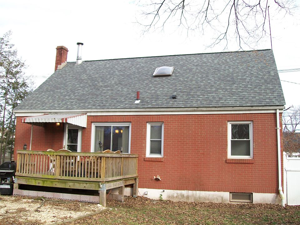 2nd image of 143 Broad St
