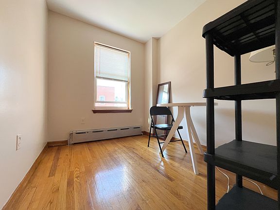 5th image of 2820 21st Ave #3
