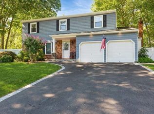 8 Chatham Woods Dr, Centereach, NY 11720