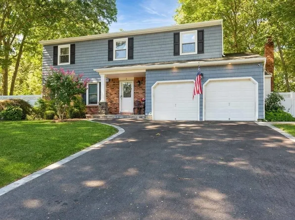 8 Chatham Woods Drive, Centereach, NY 11720