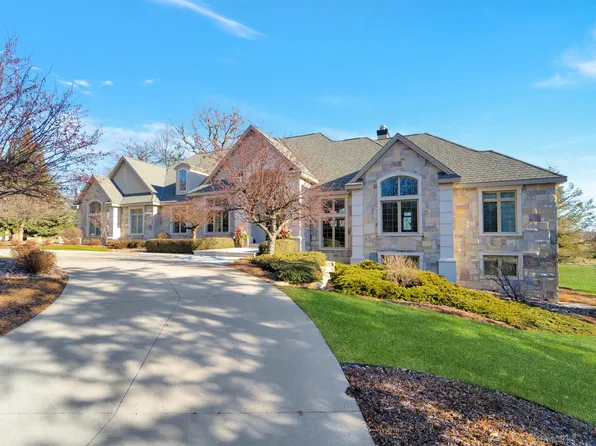 695 Red Fox Run, Fond Du Lac, WI 54937