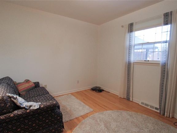 5th image of 6838 Willoughby Ct
