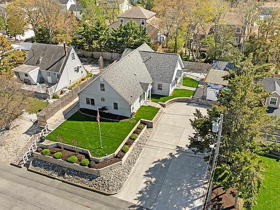 3rd image of 14 Pinewood Rd