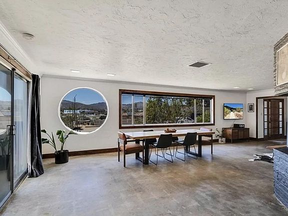 5th image of 57612 Crestview Dr