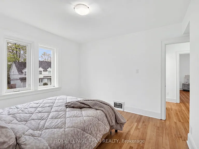 131 Acacia Ave — Photo 22