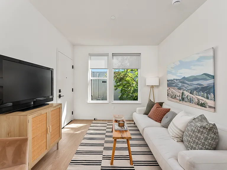 1221 C St — Photo 14