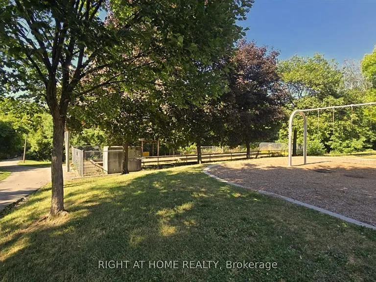 1758 Lawrence Ave W #1 — Photo 38
