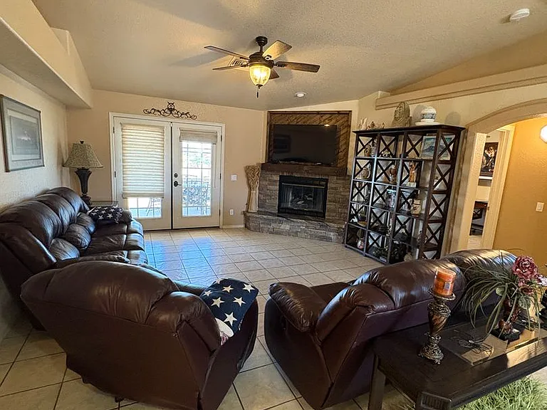 1791 Rainbow Ave S — Photo 2