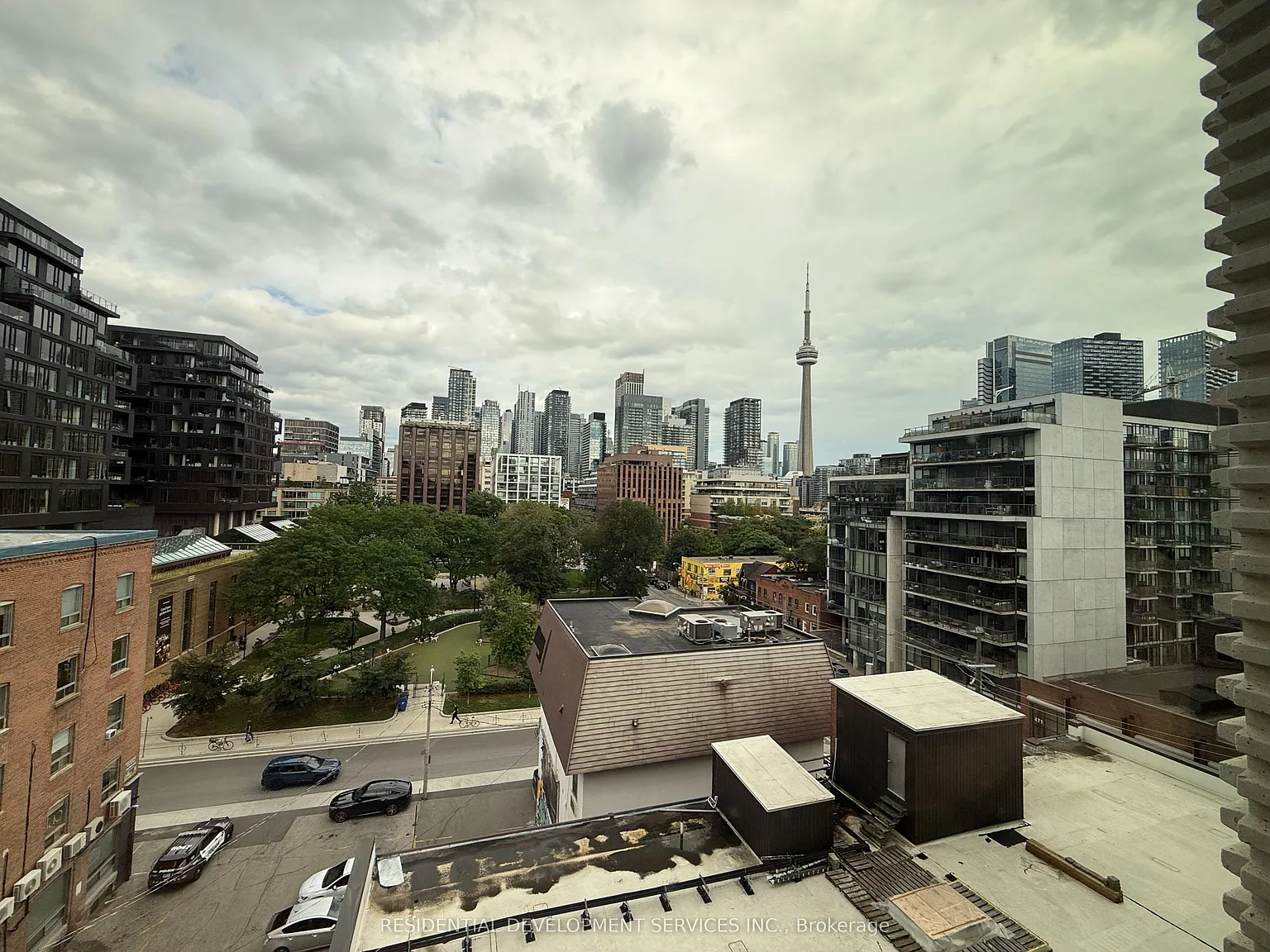 123 Portland Condos — Photo 4