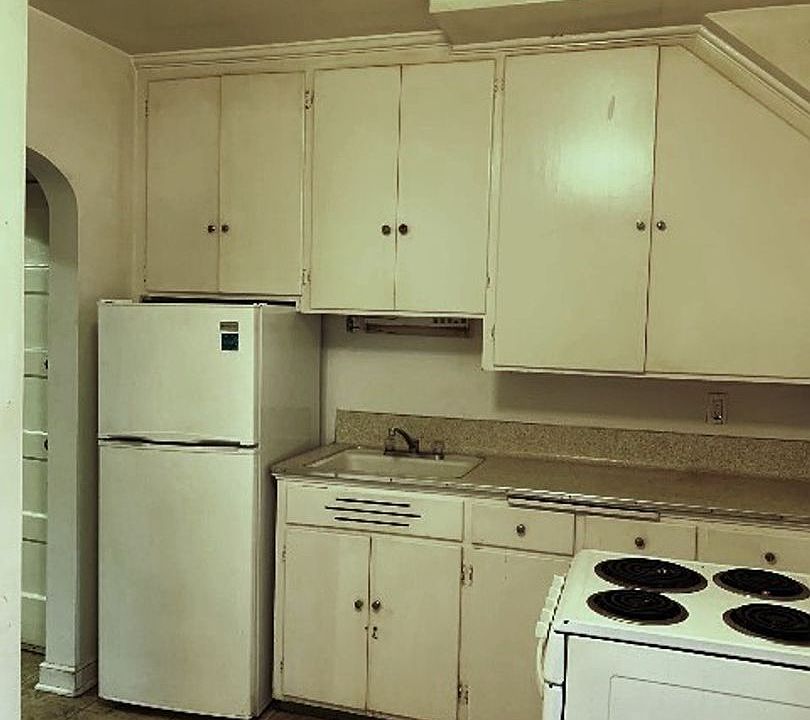 2nd image of 707 Broadway N #4