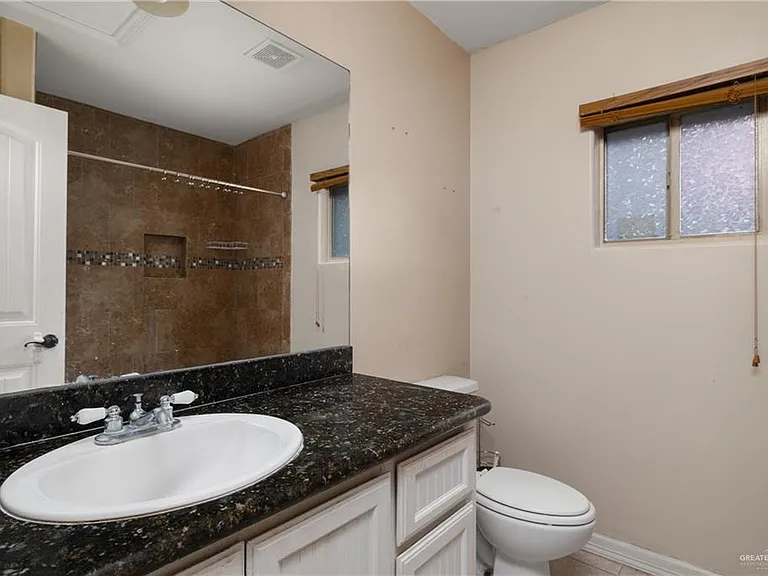 1011 Regal Dr — Photo 11