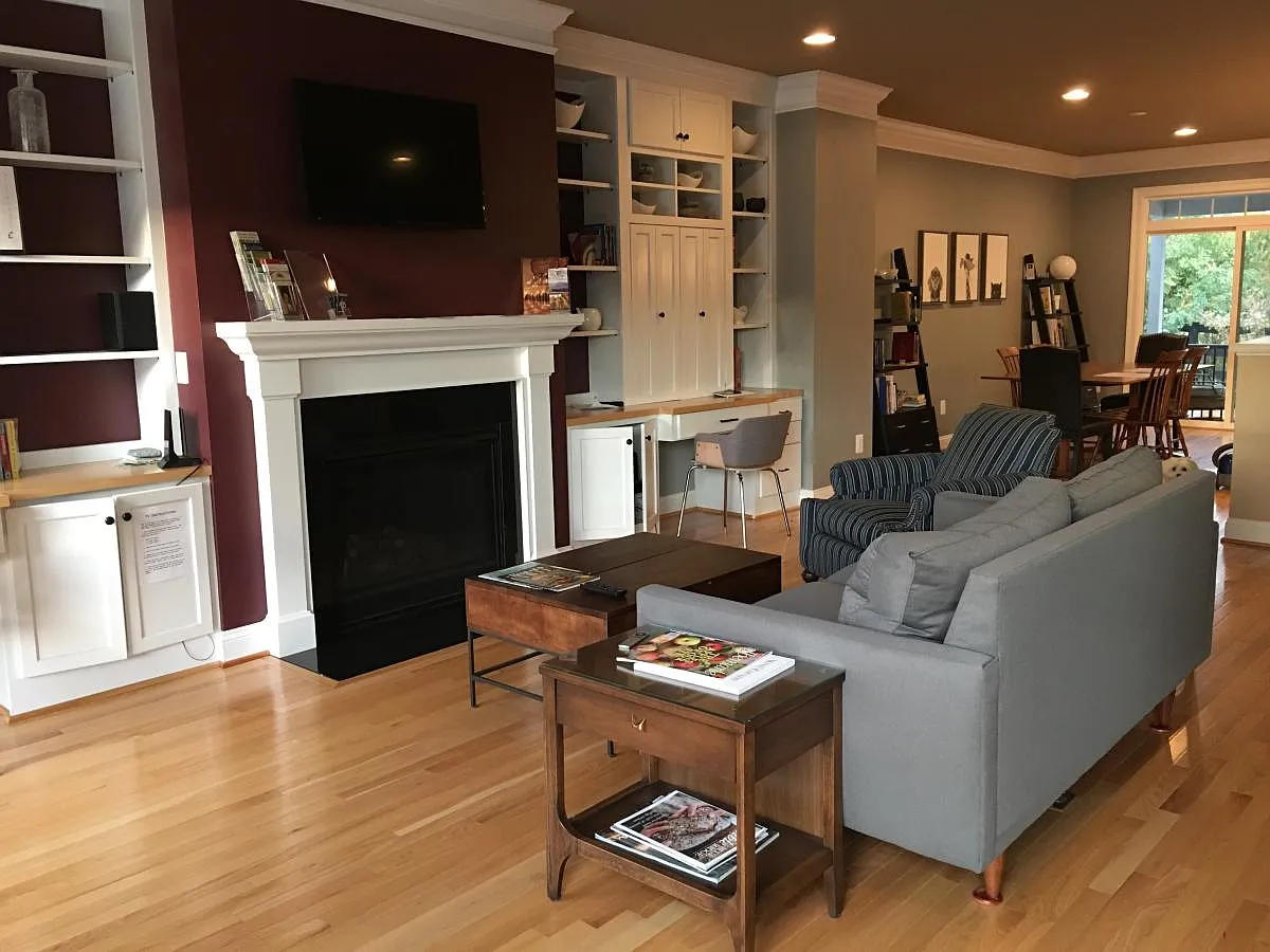 Living room. No furnishings. Unfurnished. - 1725 Belvedere Pl