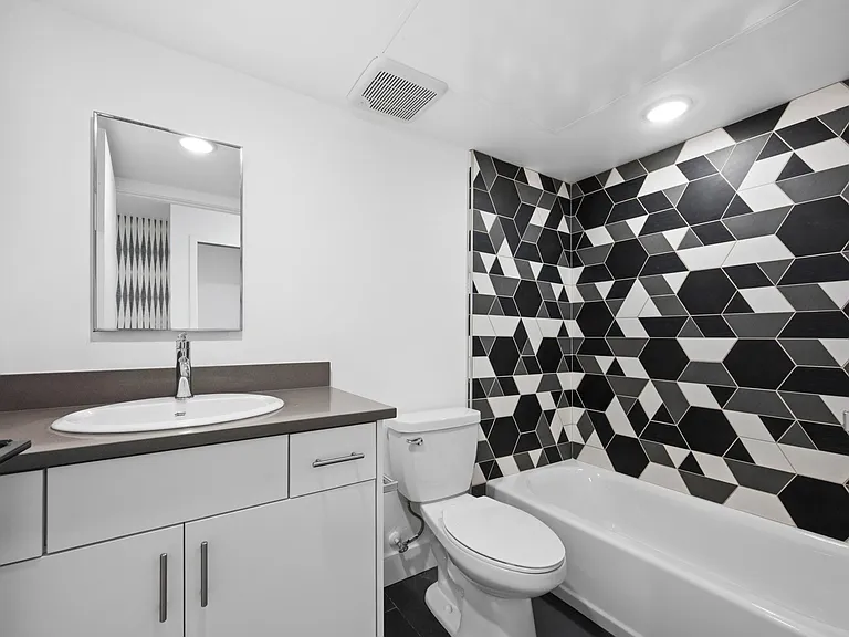 1709 S Major St #B — Photo 15