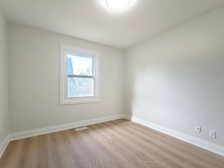 698 Burton Dr — Photo 10