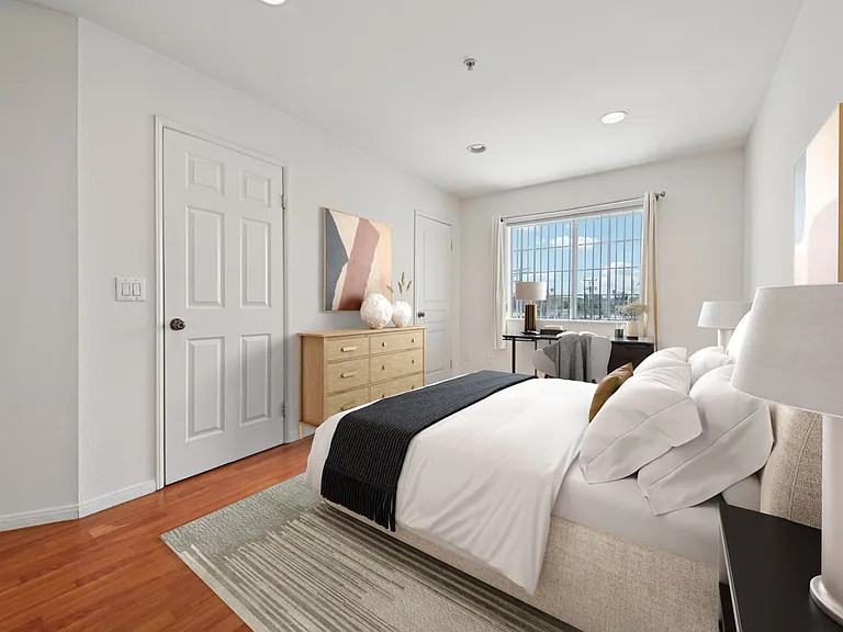 628 W 30th St #101 — Photo 4