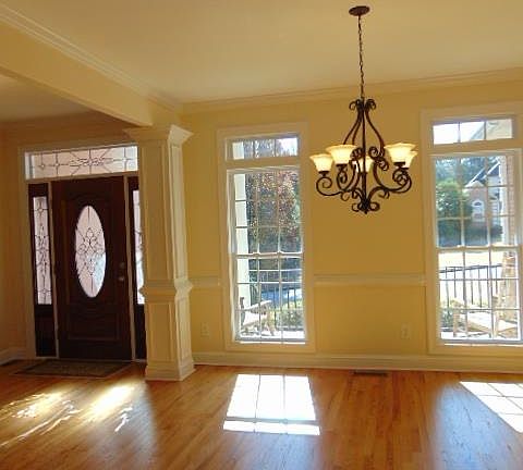 2nd image of 1009 Columbus Dr