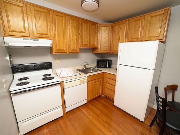 2nd image of 1001 S Forest Ave APT 214