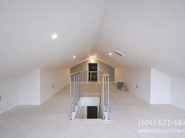 34758 Clayburn Rd #WHOLE HOUSE — Photo 8