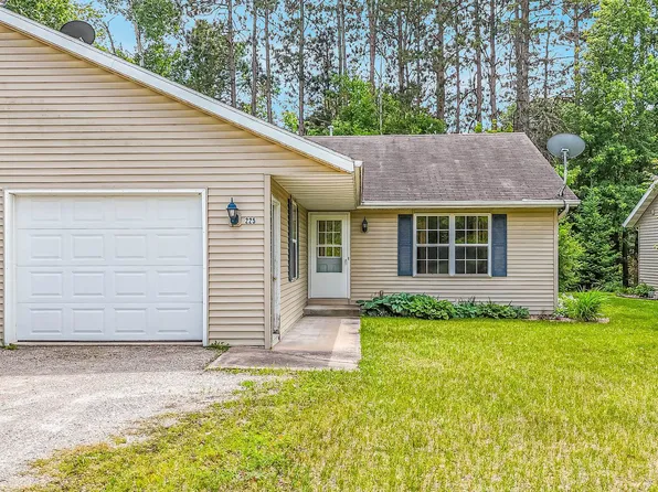 225 Center St, Wautoma, WI 54982