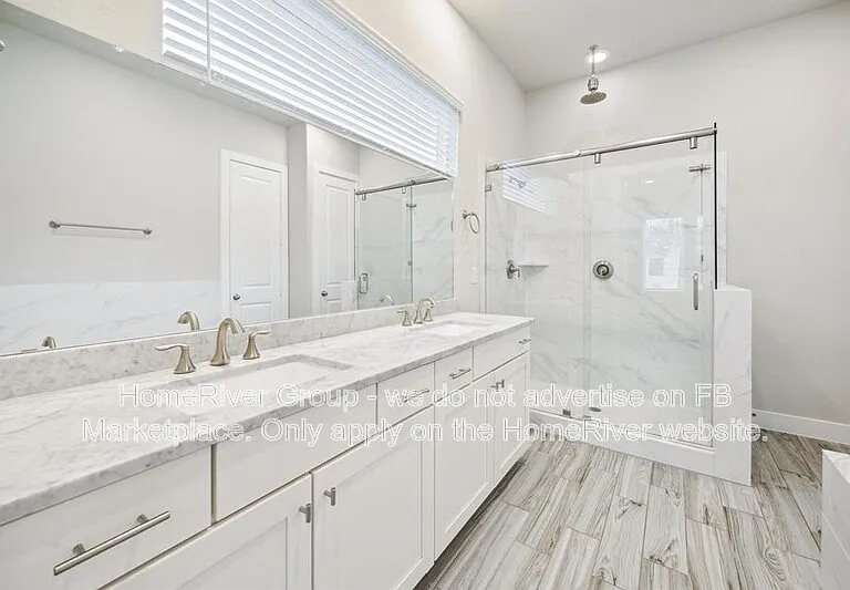 910 W 35th St #C — Photo 3