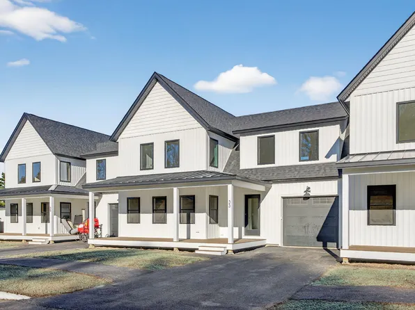 33 Fairway Commons Drive #13, Gorham, ME 04038