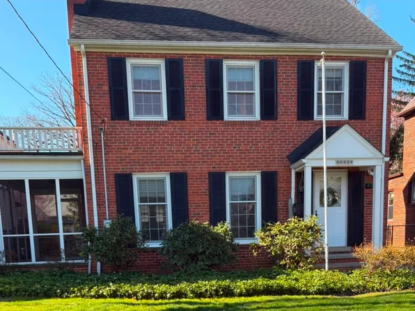 26939 Russell Rd, Bay Village, OH 44140