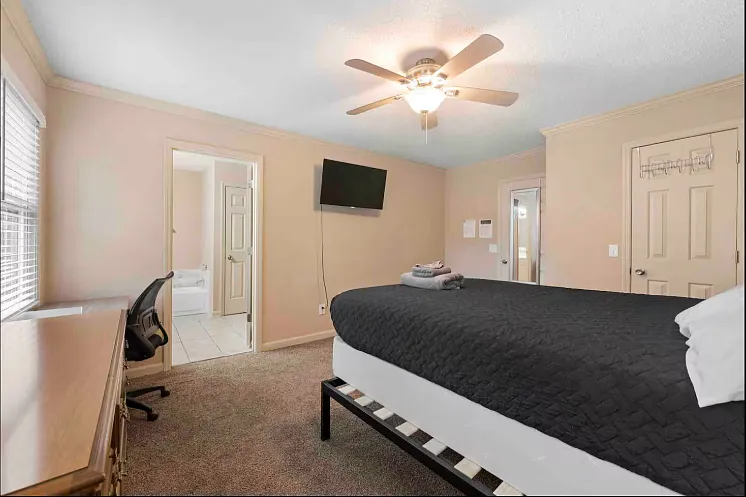 646 Woodcrest Manor Dr #A — Photo 2