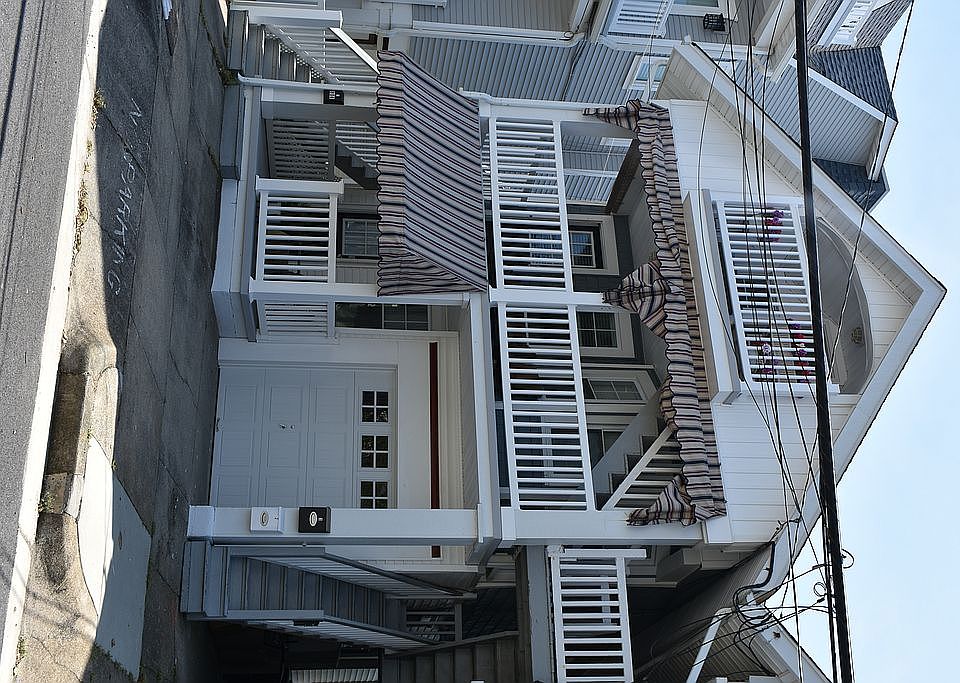 1st image of 806 Delancey Pl