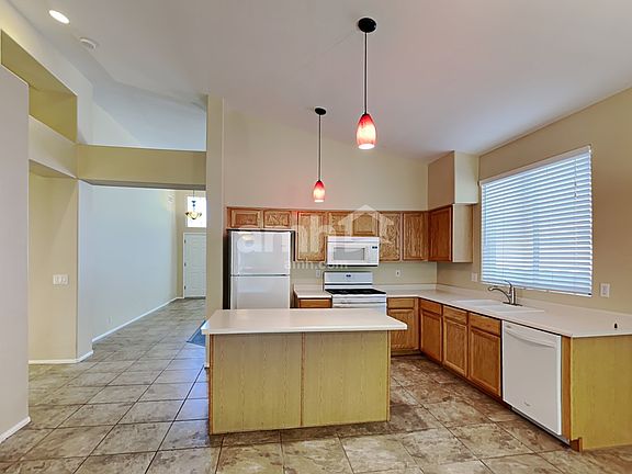 4th image of 7238 E Lomita Ave