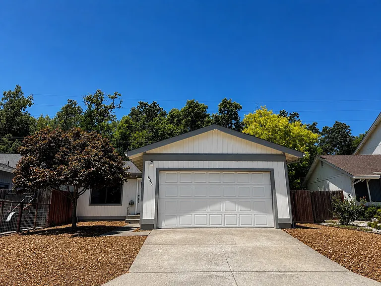 843 Falcon Way — Photo 1