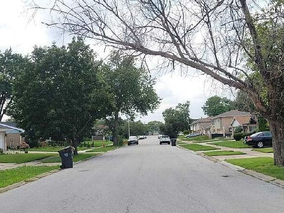5th image of 432 E 168th Pl