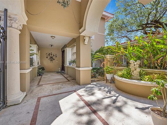 4th image of 6200 Granada Blvd