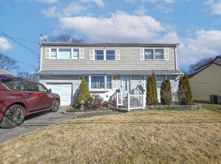 15 Central Ave, North Babylon, NY 11703