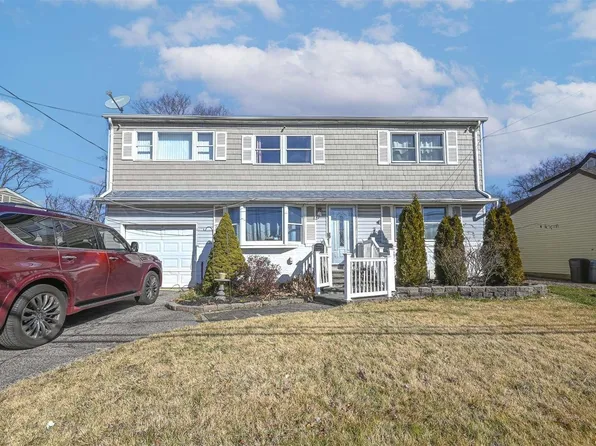 15 Central Avenue, North Babylon, NY 11703