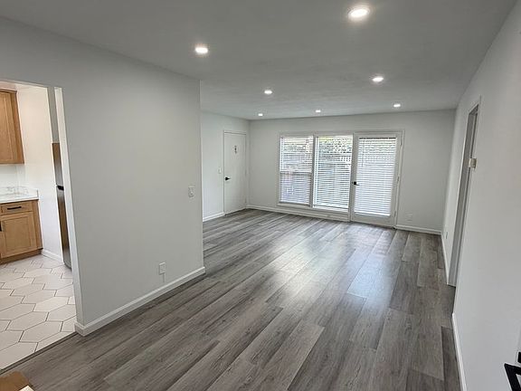 4th image of 10-14 Poinsettia Ave #2