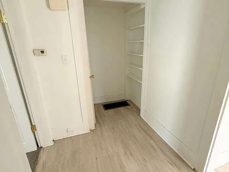 2200 Rebecca St — Photo 2