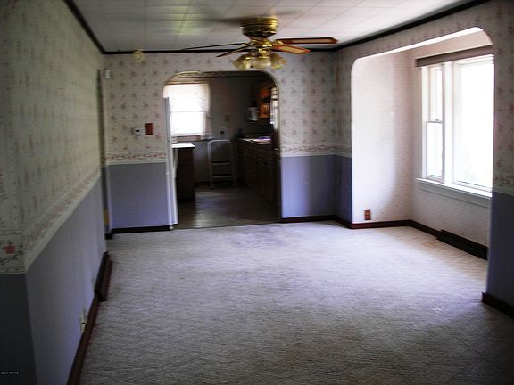 4th image of 456 W Main St