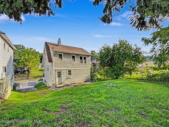 3rd image of 181 Courtdale Ave